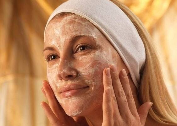 A facial mask with pomegranate seed oil in the composition will make wrinkles less noticeable