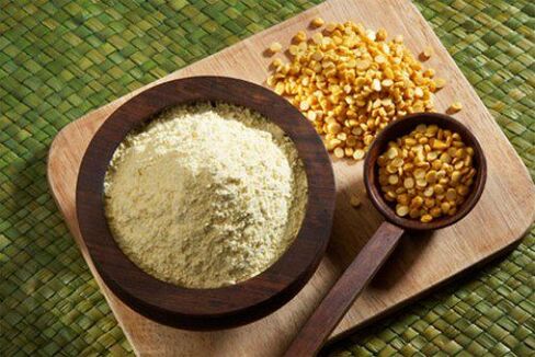 face mask with chickpea flour for rejuvenation